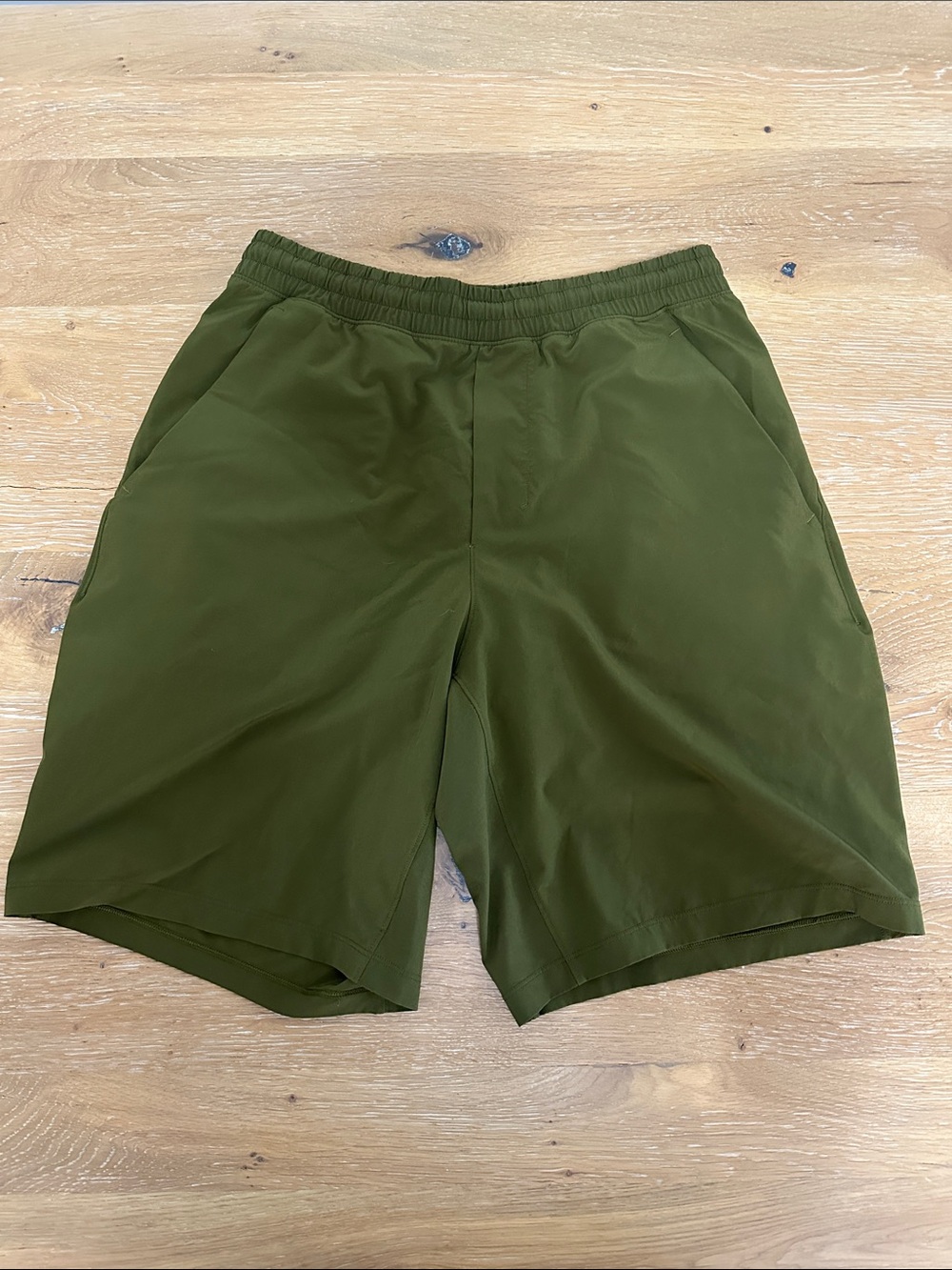 Lululemon men’s green shorts size medium